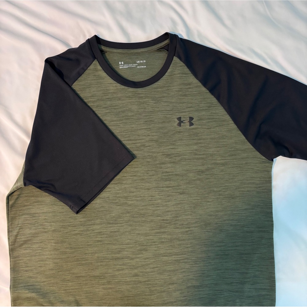 Under Armour Mens HeatGear Loose Fit Raglan Training Shirt Olive Green Black LG